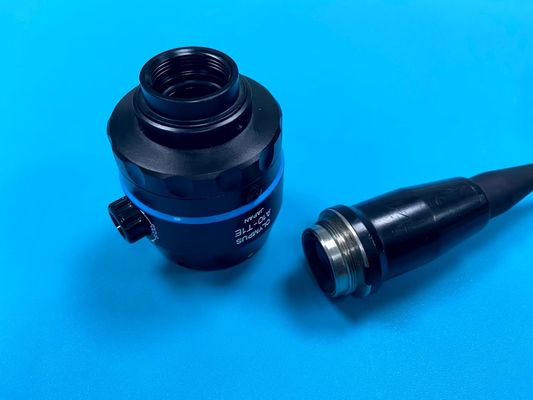Фокусирующий объектив для Olympus A10-T1E соединяется с головой камеры